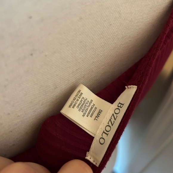 Red cross design off the shoulder/ vneck sweater material mid sleeve crop - Picture 4 of 4